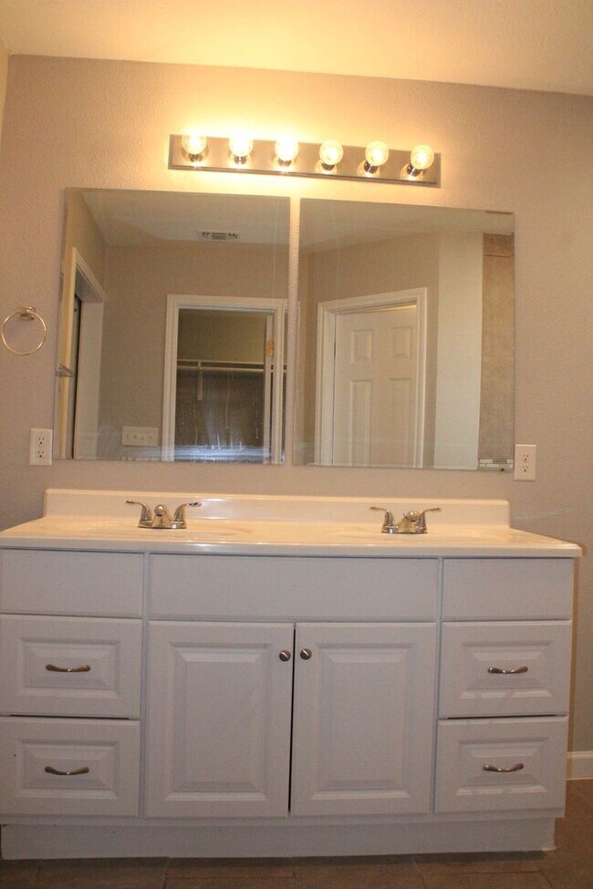 Building Photo - Meadow Brook