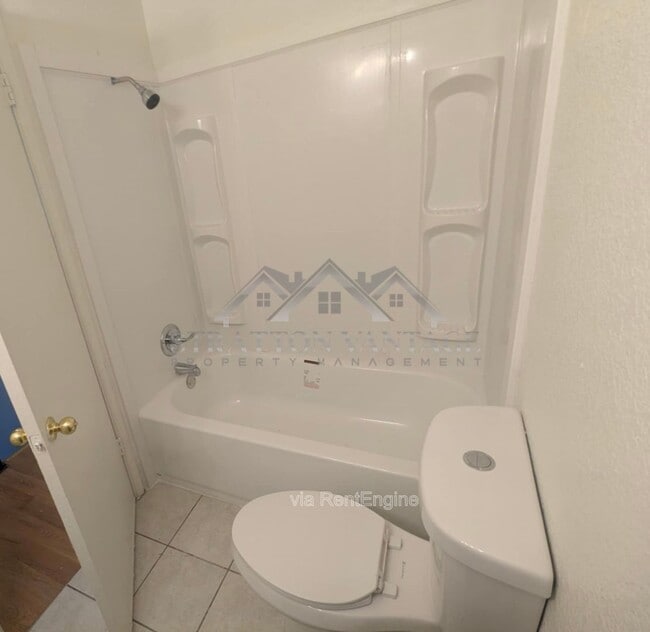 Building Photo - 545 W 16th Ave