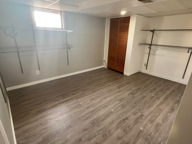 Main bdrm walk in closet/home office space - 510 E King St
