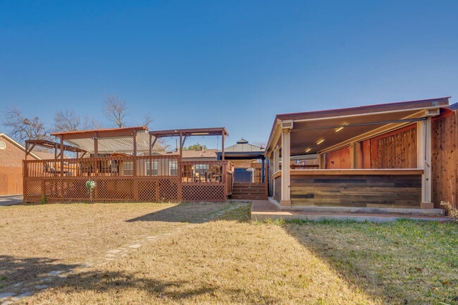 Building Photo - 7809 Claremont Dr