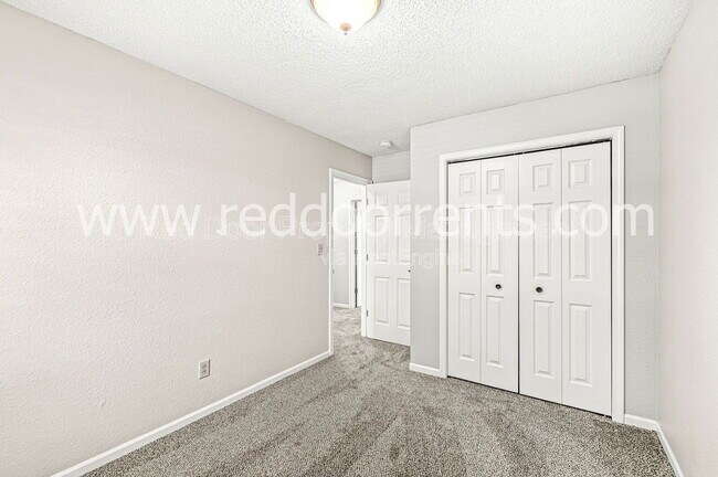 Building Photo - 6421 Longhorn Ct