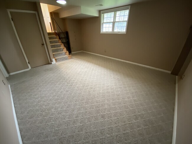 Building Photo - 5910 King James Dr