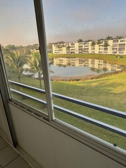 Building Photo - 4007 Yarmouth a