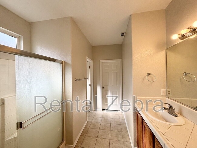 Building Photo - 2214 Sugar Pine Ct
