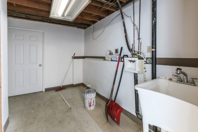 Building Photo - {8515} Walking distance to South Lake Park + 2 Car Attached Garage + Deck!