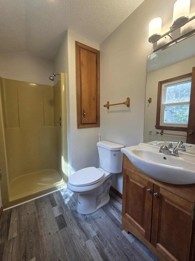 Building Photo - Spacious Home for Rent!