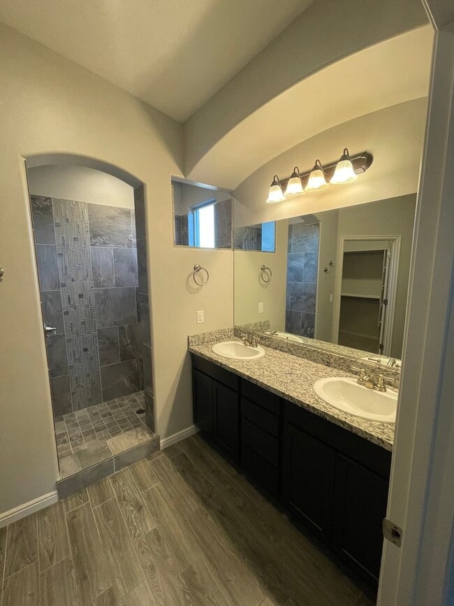 Building Photo - Home in Hayden Estates 3 bedroom, 2 bath with a 3 car garage