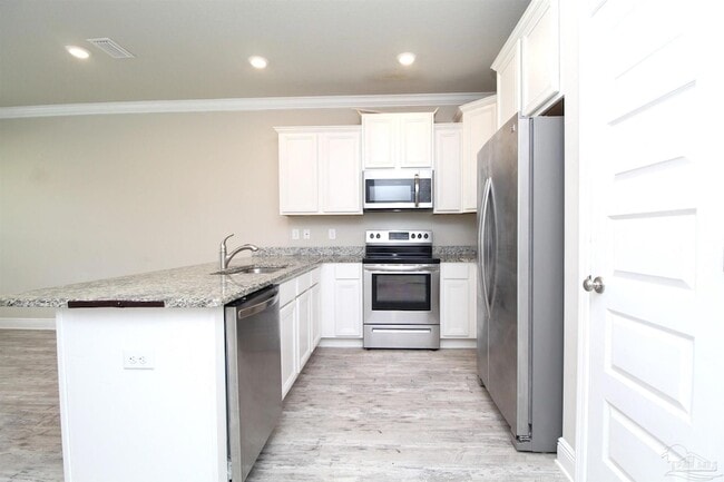 Building Photo - 310 S F St