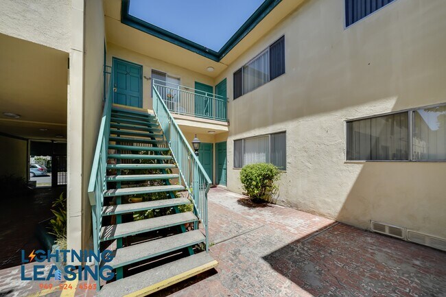 Building Photo - 5133 Yarmouth-25D
