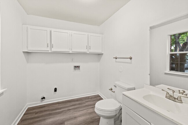Building Photo - 648 Valley Crest Dr