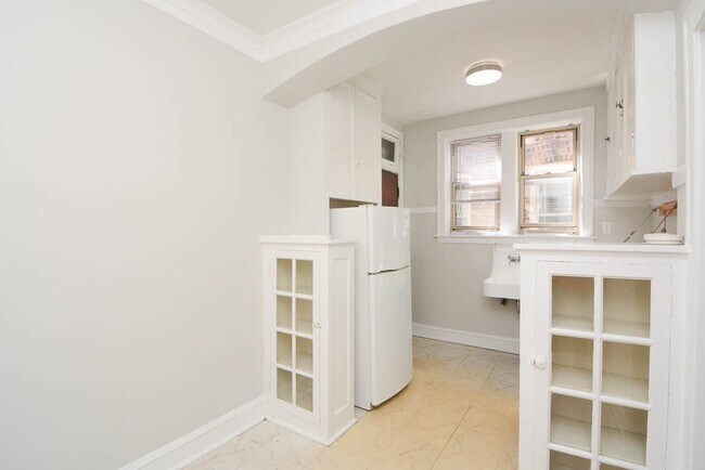 Building Photo - 4227 N Paulina St