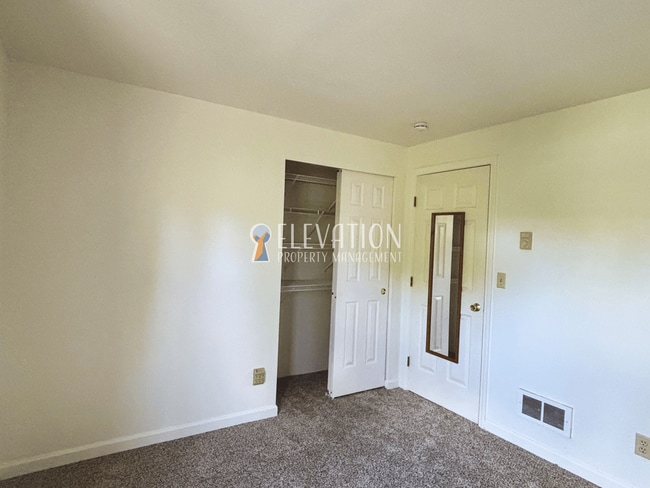 Building Photo - 3BR single-level rancher in SE Bend with large fully-fenced backyard