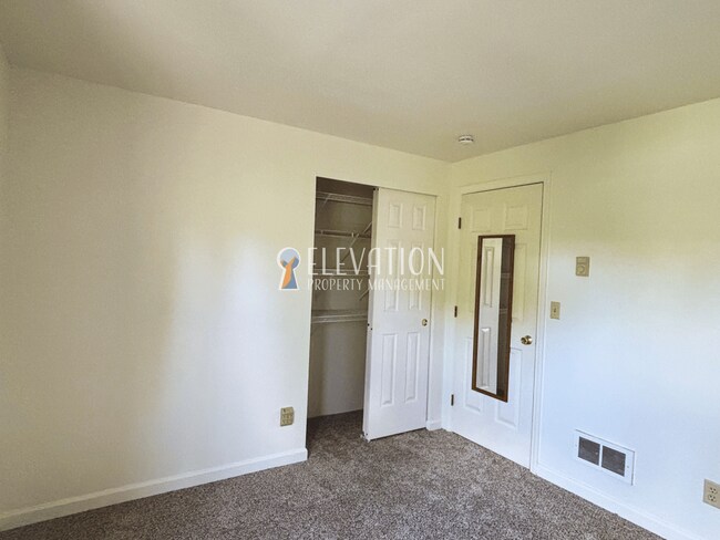Building Photo - 61875 Avonlea Cir