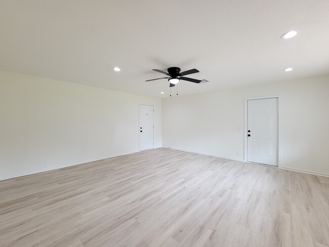 Building Photo - 301 Cypress St