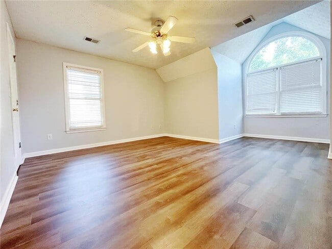 Building Photo - 3060 Oak Meadow Dr
