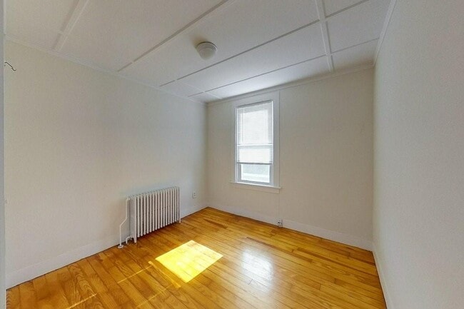 Building Photo - 19 Dixon St