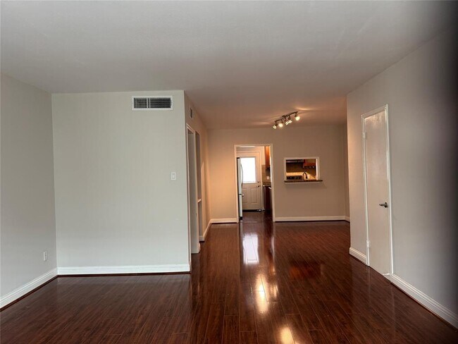 Building Photo - 1807 Stoney Brook Dr