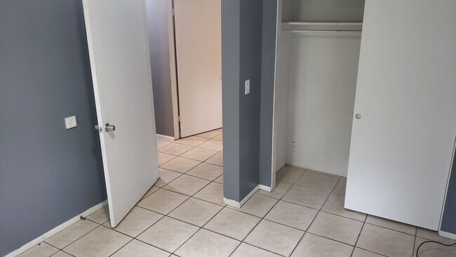 Building Photo - 3 bedroom 1 bath home