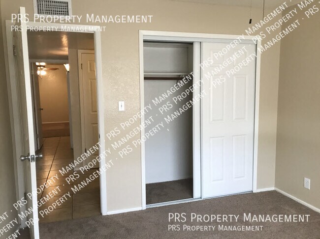 Building Photo - 1559 E Flower Cir