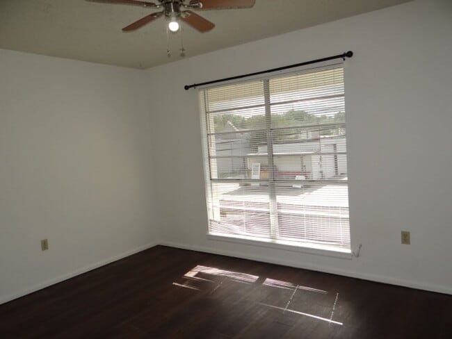 Building Photo - Great Rental in Denham Springs!