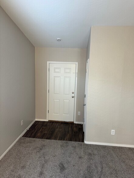 Building Photo - 9741 W Heber Rd