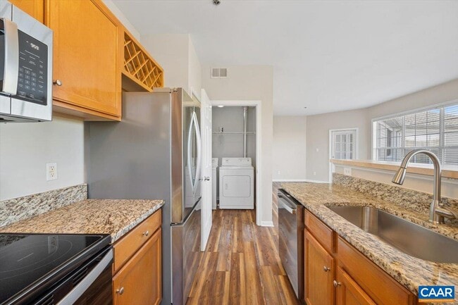 Building Photo - 270 Riverbend Dr