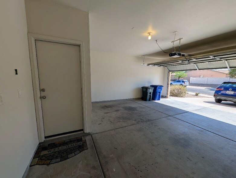 Building Photo - 5389 S Royal Richmond Dr