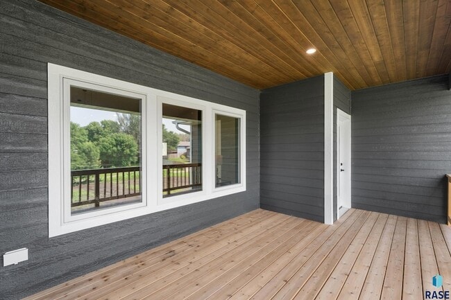 Building Photo - 1113 S Foss Ave