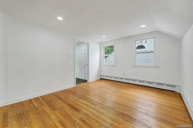 Building Photo - 428 Powell Ave