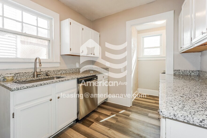 Building Photo - 3908 Leybourn Ave