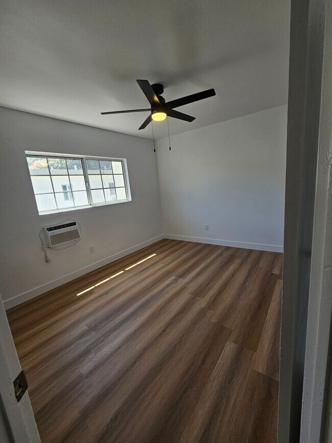 Building Photo - 245 E Ave 38