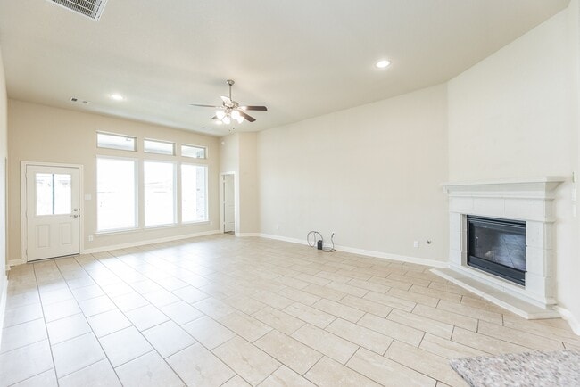 Building Photo - 23818 Hawthorn Dale Ct