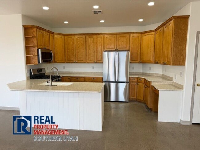 Building Photo - 2 weeks free if moved in by March 2nd!!!