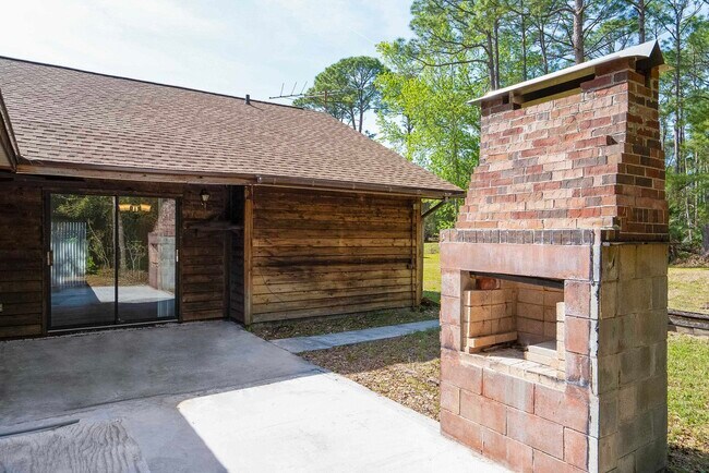 Building Photo - 1232 S Winterhawk Dr