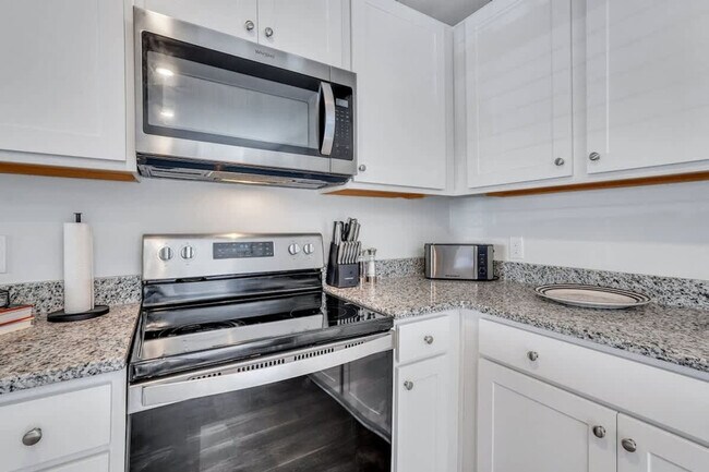 Building Photo - 321 Dogwood Cir