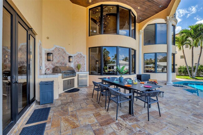 Building Photo - 1011 Rhodes Villa Ave