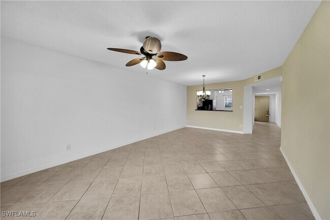 Building Photo - 600 Squire Cir