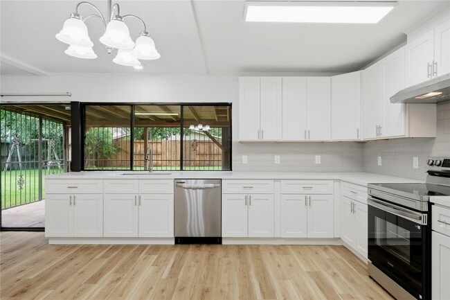 Building Photo - 2126 Quail Valley E Dr