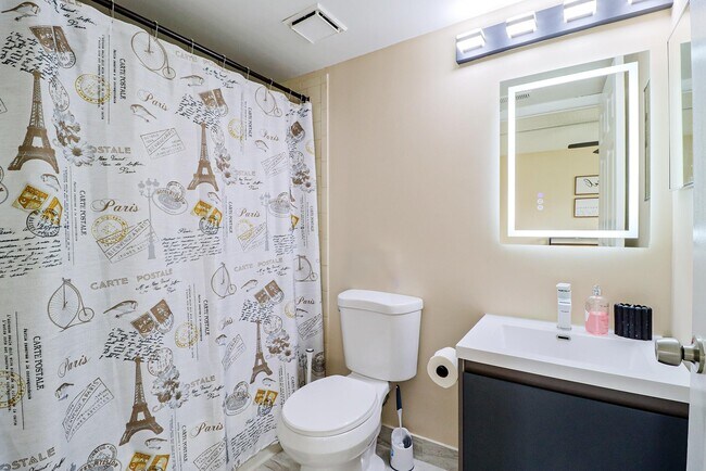 Building Photo - 450 Palm Cir W