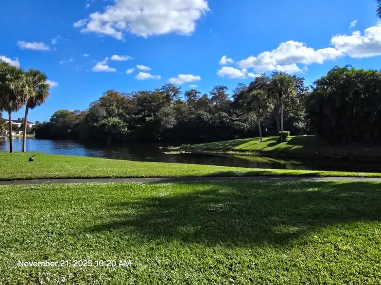 Building Photo - 2900 NW 42nd Ave