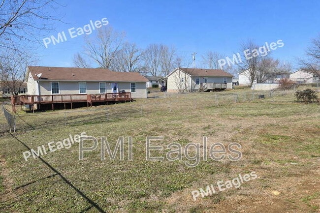 Building Photo - 1004 Bush Ave