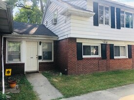 Building Photo - 1367 Kirk St