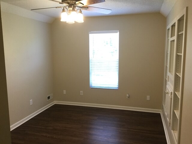 Building Photo - 3012 Wyntree Ct