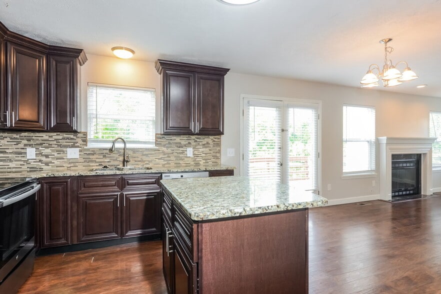 Building Photo - 6238 Tybalt Pl
