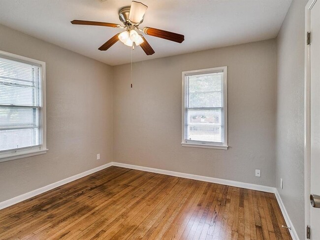 Building Photo - 710 Highland Pkwy