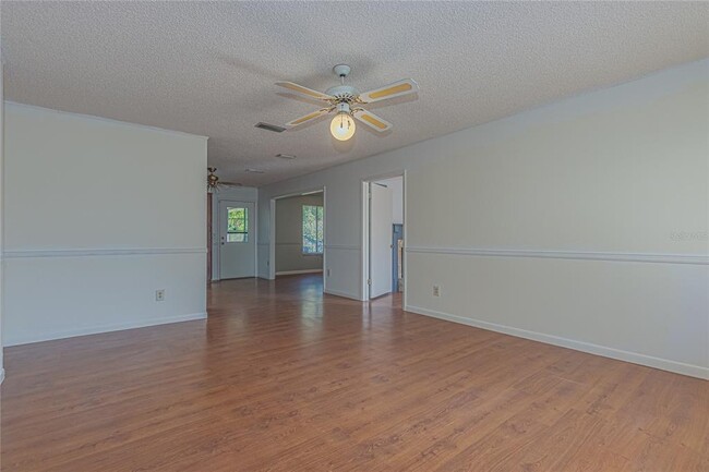 Building Photo - 933 N Clara Ave