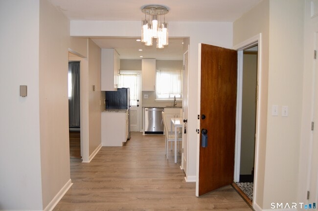 Building Photo - 1660 Farmington Ave