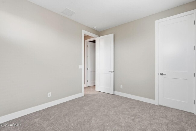 Building Photo - 850 N 8th Ave