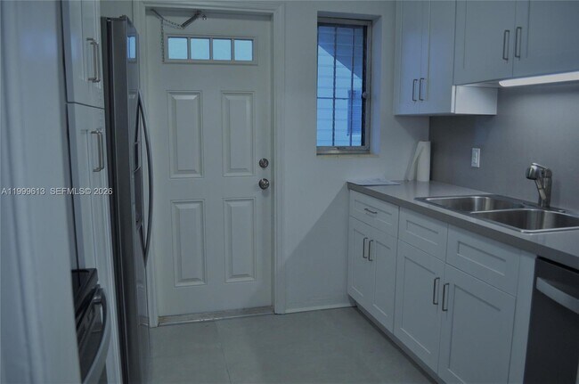 Building Photo - 2617 Segovia St