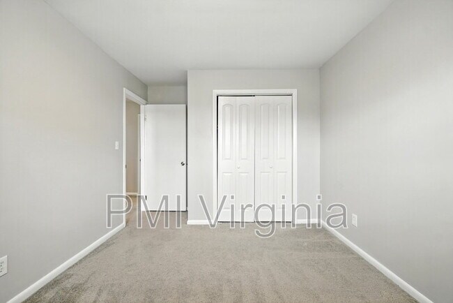 Building Photo - 5081 Holly Farms Dr